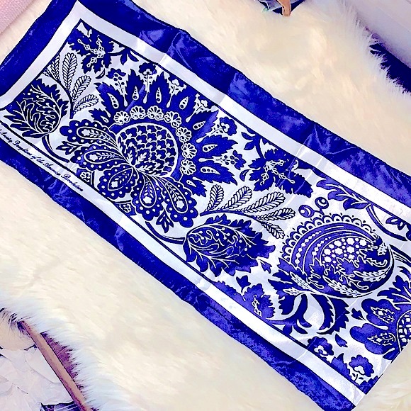 ✨HP✨RARE Classy Blue/White Floral Design Silky Wrapped Scarf Limited Edition - Picture 2 of 16